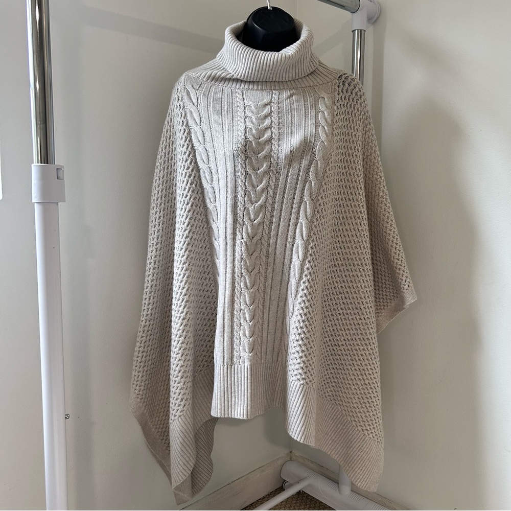 Lululemon Athletica 100% Wool Cream Cable Knit Poncho| Rolling in the Warmth OS